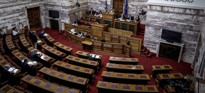 Ονομαστική ψηφοφορία σήμερα για την αναδοχή παιδιών από ομόφυλα ζευγάρια