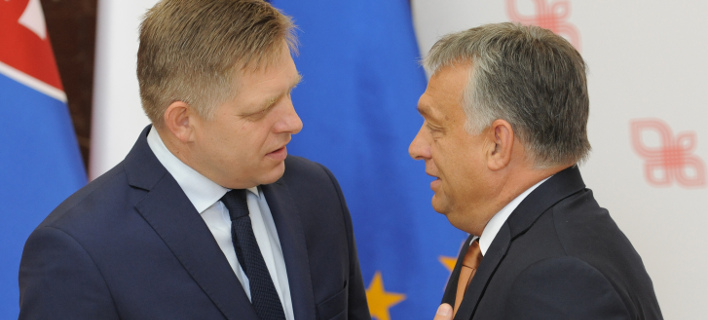 Οι πρωθυπουργοί της Σλοβακίας και της Ουγγαρίας. AP Photo/Alik Keplicz