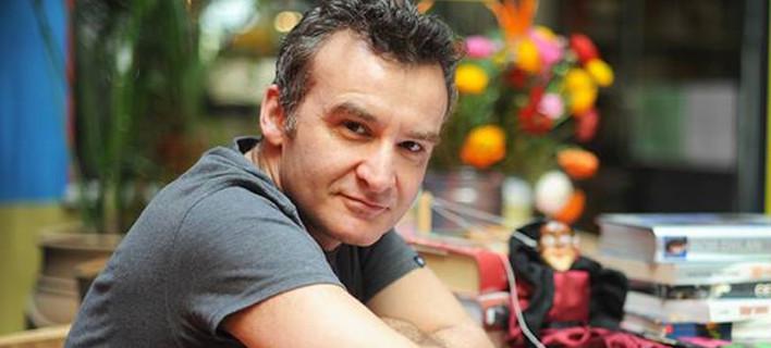 Επιτέθηκαν στον βουλευτή του Ποταμιού Νίκο Ορφανό -Τον έδιωξαν από τη συγκέντρωση κατά της Χρυσής Αυγής