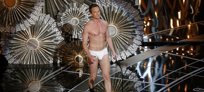 Οσκαρ 2015: Ξέφυγε ο παρουσιαστής της βραδιάς -Εμεινε γυμνός πάνω στη σκηνή [εικόνες]