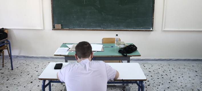 Δεύτερη ημέρα Πανελληνίων Εξετάσεων για τα Γενικά Λύκεια - Δείτε τα θέματα για τα Μαθηματικά και τα Αρχαία Ελληνικά (ΦΩΤΟ)