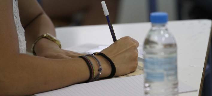 Εξετάστηκαν σε Λατινικά, Χημεία και Αρχές Οικονομικής Θεωρίας σήμερα οι υποψήφιοι στις Πανελλήνιες - Τα θέματα