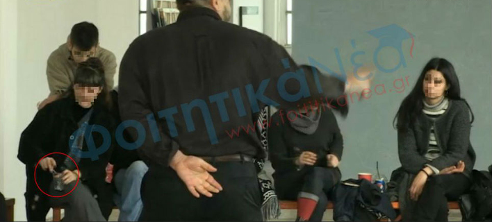 Φοιτητές ζητούν από τον Γαβρόγλου να απαγορεύσει το κάπνισμα στα πανεπιστήμια