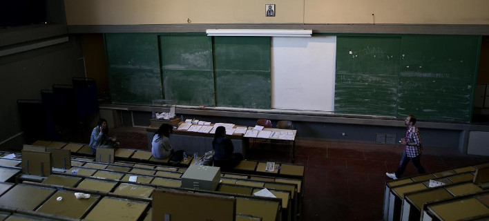 Πανελλήνιες 2015: Μέχρι αύριο τα μηχανογραφικά -Σε ποιες σχολές καταποντίζονται οι βάσεις [λίστα]