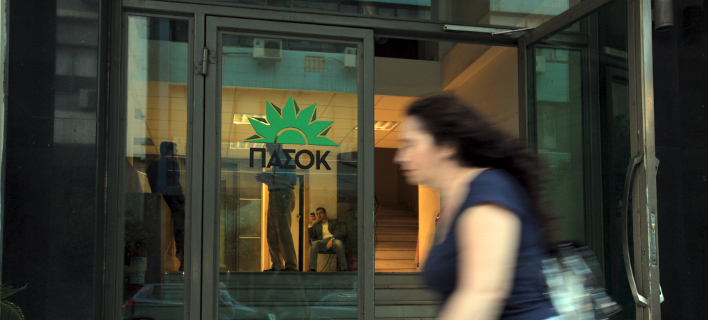 ΠΑΣΟΚ για Τσίπρα: Διαβεβαιώνει ότι βγαίνουμε από το μνημόνιο, ενώ έχει υπογράψει μνημόνιο ως το 2060