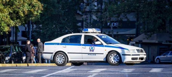 Τροχαίο ατύχημα στην Βασιλίσσης Σοφίας -Αυτοκίνητο καρφώθηκε σε κολώνα