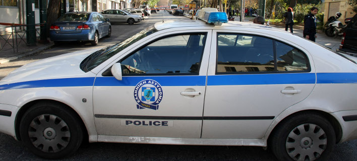Εβαλαν φωτιά στο ΙΧ αξιωματικού της Τροχαίας -Τα ξημερώματα στη Γλυφάδα
