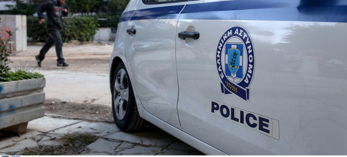 Εντοπίστηκε αποθήκη με περισσότερα από 22.000 «μαϊμού» ρούχα στο Περιστέρι