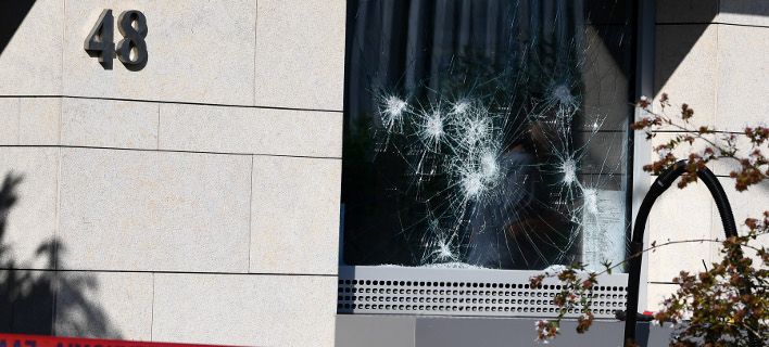 Ο Ρουβίκωνας ανέλαβε την ευθύνη για την επίθεση στην πρεσβεία του Καναδά/ Φωτογραφία: INTIMENEWS