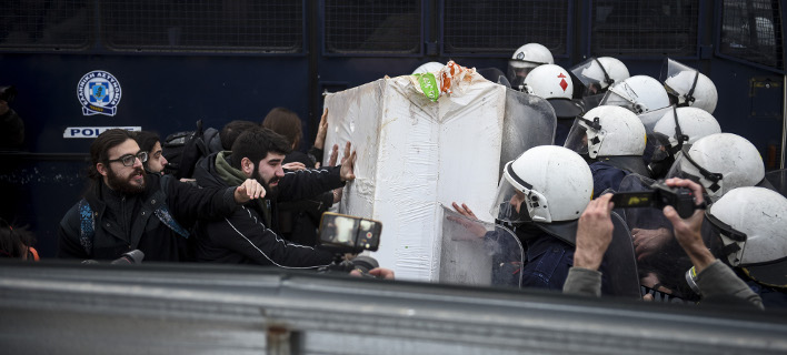 Ερχεται αυτεπάγγελτη δίωξη για όσους εμποδίζουν τους πλειστηριασμούς / Eurokinissi-ΜΠΟΛΑΡΗ ΤΑΤΙΑΝΑ