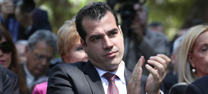 Δύσκολες ώρες για τον Θάνο Πλεύρη -Διασωληνωμένος, σε κρίσιμη κατάσταση