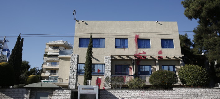 Στο πάρκινγκ που έκρυψαν τα μηχανάκια αναζητούν τα μέλη του Ρουβίκωνα που «χτύπησαν» στην πρεσβεία του Ισραήλ