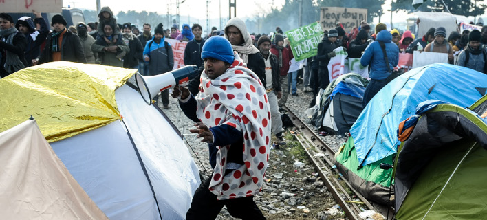 Μεταφέρουν στην Αθήνα τους πρόσφυγες που έχουν εγκλωβιστεί στην Ειδομένη