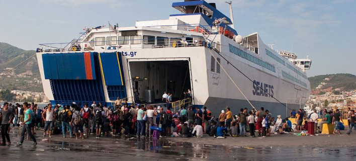  Στο λιμάνι του Πειραιά κατέπλευσαν δύο πλοία με 3.360 μετανάστες και πρόσφυγες 