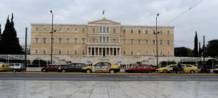 «Κούρεμα» στις κοινωνικές δαπάνες κατά 1,59 δισ. ευρώ φέρνει ο προϋπολογισμός του 2018