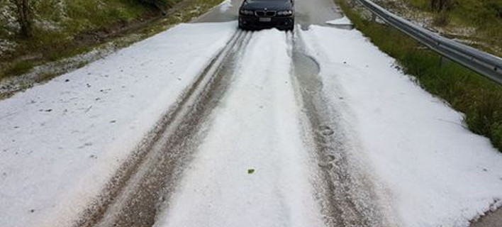 Χειμωνιάτικο σκηνικό στα Ιωάννινα: Το «έστρωσε» με... χαλάζι στα χωριά [εικόνες]
