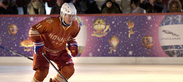 Ο Βλαντιμίρ Πούτιν παίζει χόκεϊ επί πάγου, Φωτογραφία: AP