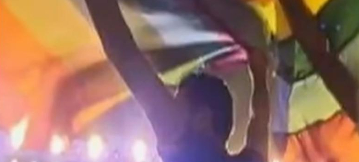 Αίγυπτος: Σύλληψη 7 ανθρώπων σε συναυλία επειδή ανέμισαν σημαία των ΛΟΑΤ [βίντεο]