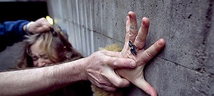 Ρόδος: 28χρονος βίασε 17χρονη Νορβηγίδα σε πιλοτή πολυκατοικίας