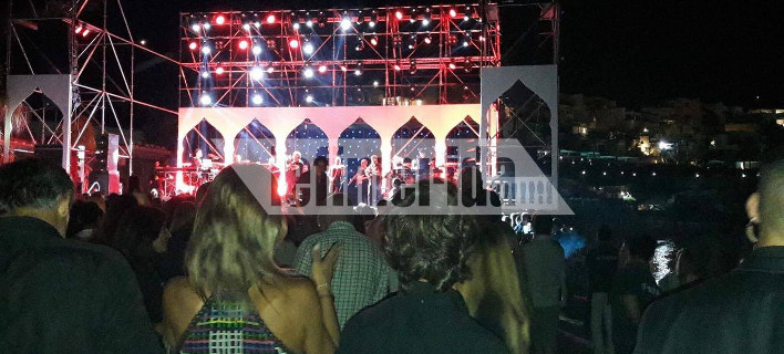 Τα «έσπασαν» οι Άραβες κροίσοι στην συναυλία του Αντώνη Ρέμου στο Nammos της Μυκόνου (ΦΩΤΟ-VIDEO)