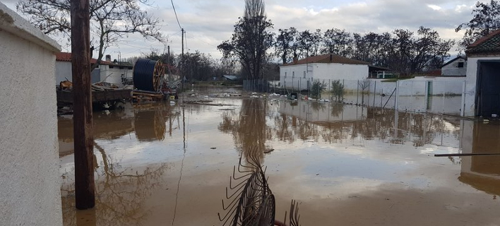 Δύσκολη νύχτα στη Ροδόπη -Πλημμυρισμένα σπίτια, κινδύνεψαν ζωές /Φωτογρασφία: xronos.gr