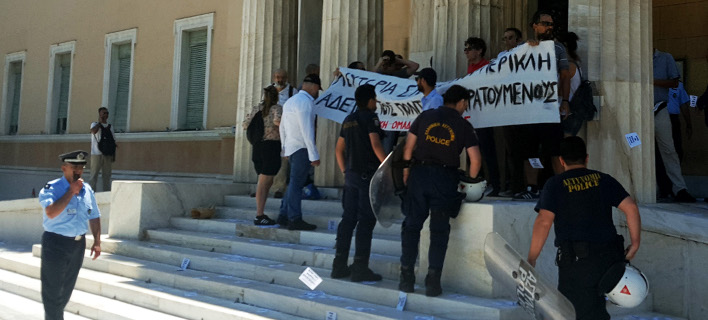 «Δεν έπρεπε να φύγουν ανενόχλητοι» -Σάλος και στην ΕΛ.ΑΣ. για το χειρισμό των μελών του Ρουβίκωνα