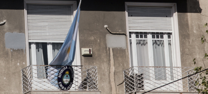 Δύο συλλήψεις για την εισβολή Ρουβίκωνα στην πρεσβεία της Αργεντινής -Φωτογραφία: EUROKINISSI/ΧΡΗΣΤΟΣ ΜΠΟΝΗΣ