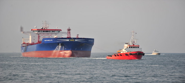 Μηχανική βλάβη σε φορτηγό πλοίο έξω από τη Τζιά - Ρυμουλκείται στο Λαύριο