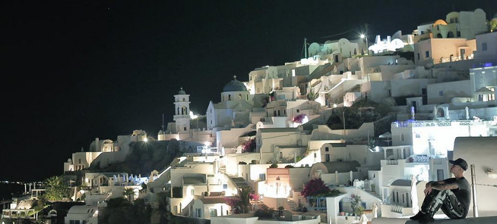 Ο Τζάστιν Μπίμπερ στη Σαντορίνη -Οι φωτογραφίες του που είδαν 39 εκατ. άτομα [εικόνες]