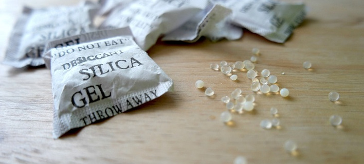 Γιατί να μην πετάξετε τα φακελάκια με τα μπαλάκια σιλικόνης που υπάρχουν στα κουτιά παπουτσιών -5 λόγοι [εικόνες]