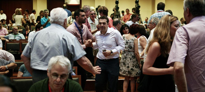 Πέρασε η πρόταση η Τσίπρα -Σε έκτακτο Συνέδριο το Σεπτέμβριο ο ΣΥΡΙΖΑ