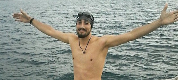 Ο Σύρος που κολύμπησε 7 ώρες από την Τουρκία στην Ελλάδα -Δεν είχε λεφτά, προπονούνταν ένα χρόνο [εικόνες]