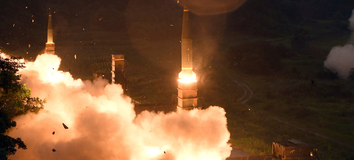 H Νότια Κορέα εκτοξεύει πυραύλους Hyunmu-2 στη διάρκεια ασκήσεων με τις ΗΠΑ σε αντίποινα για την τελευταία εκτόξευση πυραύλου από την Πιονγιάνγκ (ΦΩΤΟΓΡΑΦΙΑ: ΑΡ) 