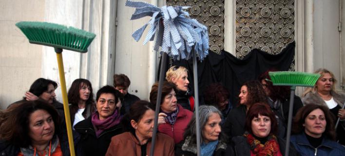 «Παγώνει» η επαναπρόσληψη των καθαριστριών μέχρι τον Οκτώβριο