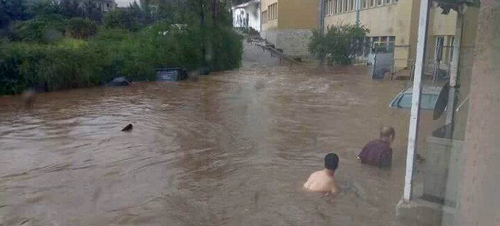 Το Twitter τα 'χασε και με το πνιγμένο νοσοκομείο -«Παίζει το "Σωτηρία" να είναι αυθαίρετο;» [εικόνες]