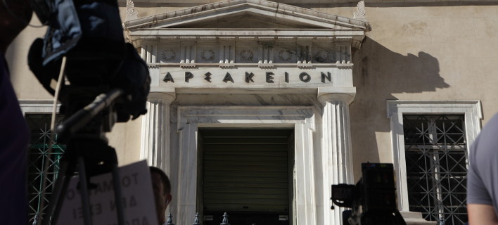 Διεκόπη λόγω διαφωνιών και εντάσεων των δικαστών η διάσκεψη της ολομέλειας του ΣτΕ για τις τηλεοπτικές άδειες