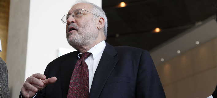 Στίγκλιτς: Η καθυστέρηση αναδιάρθρωσης του ελληνικού χρέους έχει μεγάλο κόστος και για τη Γερμανία