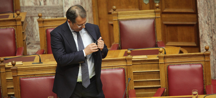 Η γκάφα Στύλιου που έφερε «εγκεφαλικό» σε Σαμαρά και γέλια στη Βουλή: Βροντοφώναξε «παρών» αντί για «Δήμας»