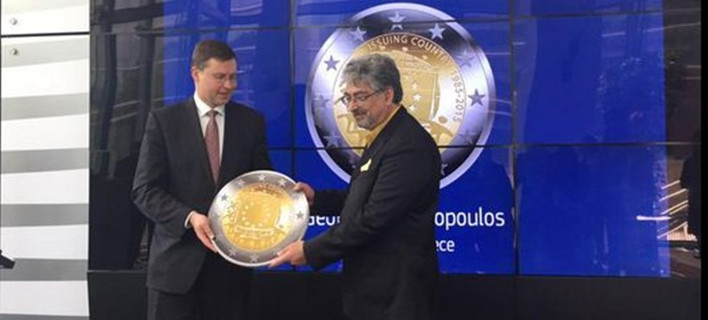 Οι πολίτες της Ευρωζώνης ψήφισαν ελληνικό σχέδιο για να κοσμεί το αναμνηστικό κέρμα του ευρώ [εικόνες]