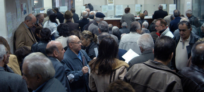 Πότε θα πληρωθούν οι συνταξιούχοι – Oι ημερομηνίες για όλα τα ταμεία