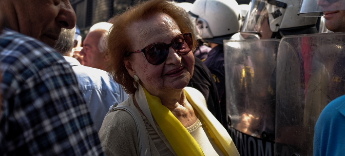 Στις 27 Νοεμβρίου καταβάλλεται η ενίσχυση σε συζύγους που απώλεσαν και οι δύο το ΕΚΑΣ