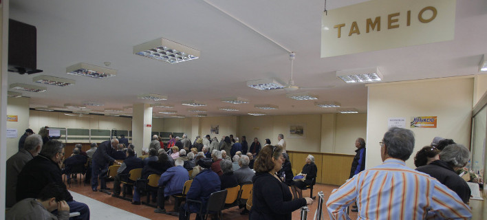 Ετοιμα να «εκραγούν» τα ασφαλιστικά Ταμεία - Υπέρβαση των προβλεπόμενων επιχορηγήσεων