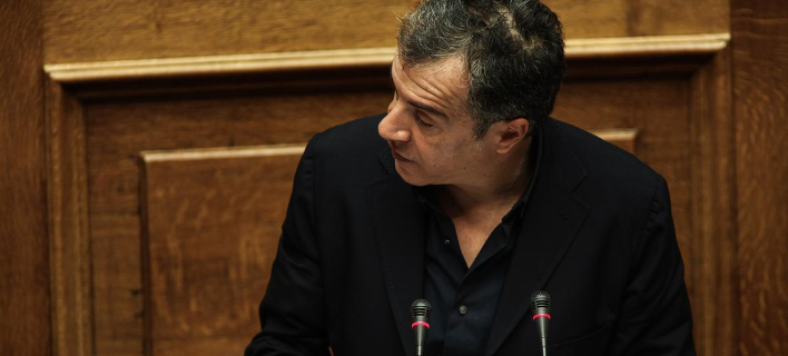 Θεοδωράκης: ΣΥΡΙΖΑ-ΑΝΕΛ το παίζουν ήρωες του αλβανικού μετώπου και η Ζωή κυβερνήτης της Ελλάδας