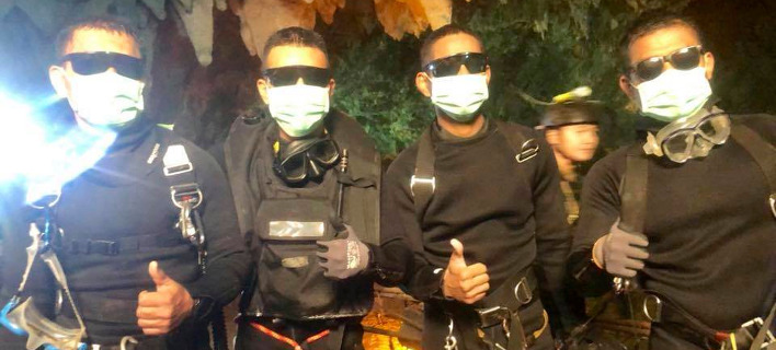 Î Î±ÏÎ±Î»Î¯Î³Î¿ Î½Î± Î¼Î·Î½ Ï„Î± ÎºÎ±Ï„Î±Ï†Î­ÏÎ¿Ï…Î½ Î¿Î¹ Î´ÏÏ„ÎµÏ‚ Ï„Î¿Ï… Î½Î±Ï…Ï„Î¹ÎºÎ¿Ï Ï„Î·Ï‚ Î¤Î±ÏŠÎ»Î¬Î½Î´Î·Ï‚. Î¦Ï‰Ï„Î¿Î³ÏÎ±Ï†Î¯Î±: AP