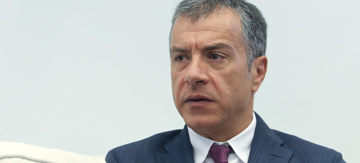 Θεοδωράκης κατά Πολάκη: Μιαρό των ΣΥΡΙΖΑΝΕΛ, δεν μπορεί να περπατήσει χωρίς ΜΑΤ