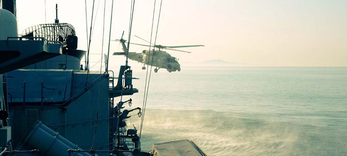 Εντυπωσιακή η επίδειξη του Πολεμικού Ναυτικού στο λιμάνι της Θεσσαλονίκης για την απελευθέρωση της πόλης (VIDEO)