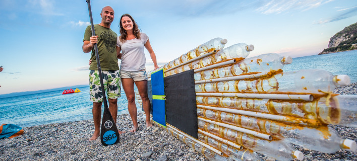 Στη Σκιάθο οι ακτιβιστές με τη σχεδία από πλαστικά μπουκάλια [εικόνες] 