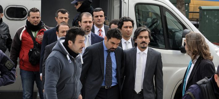 Πυρ ομαδόν από τους νομικούς κατά της κυβέρνησης για την σύλληψη του Τούρκου αξιωματικού