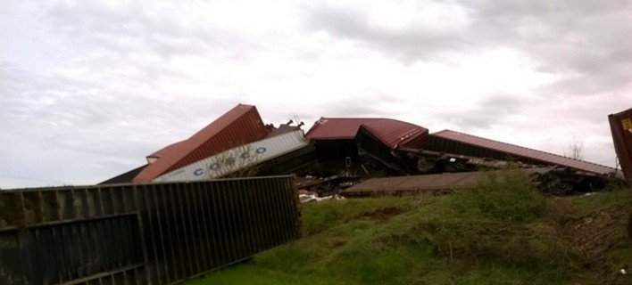 Εκτροχιάστηκε εμπορική αμαξοστοιχία έξω από τη Θεσσαλονίκη εξαιτίας της βροχής [εικόνες]