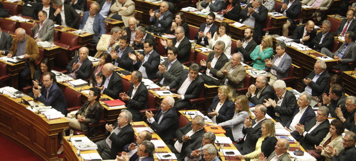 Εντεκα νομοτεχνικές αλλαγές στο νόμο για εξυπηρετούμενα και μη δάνεια [λίστα]